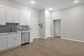 418 Jefferson Ave, Unit 2 in Bristol, PA - Foto de edificio - Building Photo