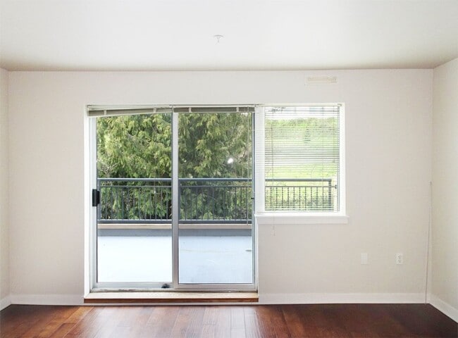 321 10th Ave S in Seattle, WA - Building Photo - Building Photo