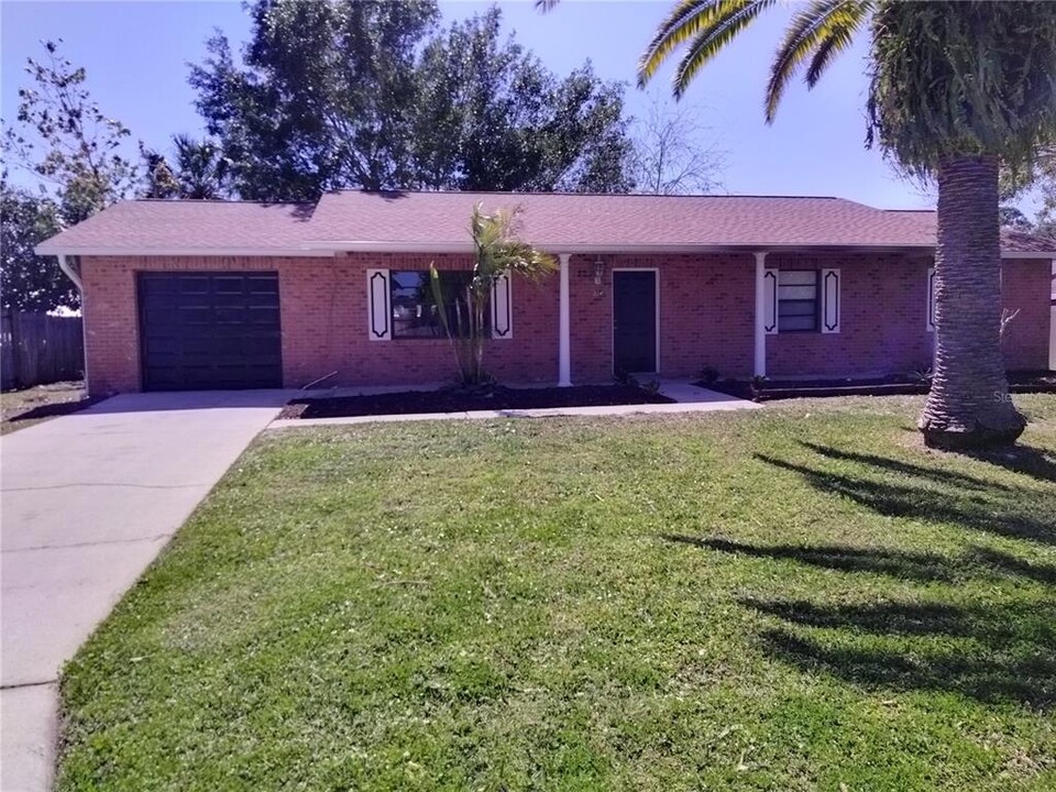 214 Lone Pine Dr in Edgewater, FL - Building Photo