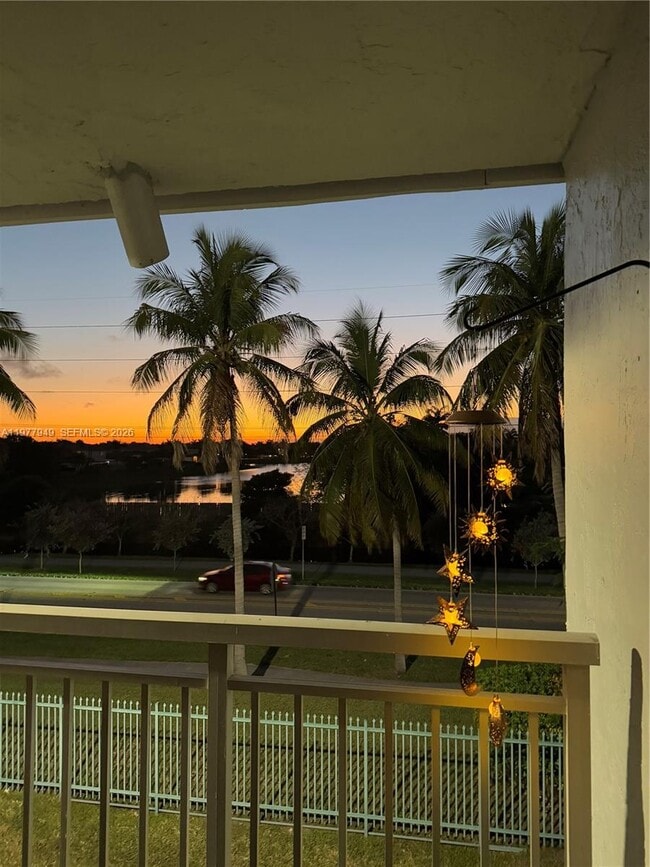 8670 SW 212th St in Cutler Bay, FL - Building Photo - Building Photo