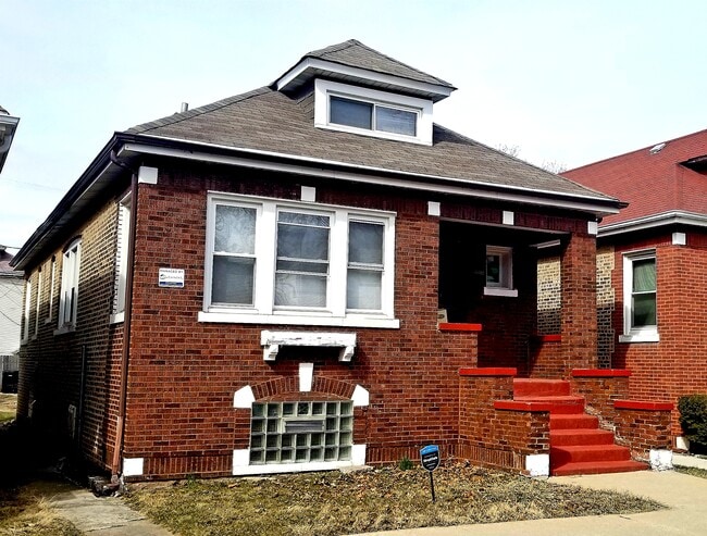 property at 8608 S Kingston Ave