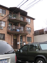 5414 73rd Pl in Flushing, NY - Foto de edificio - Building Photo