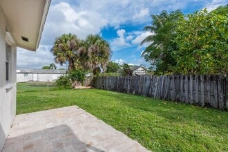 2447 Saginaw Ave in West Palm Beach, FL - Building Photo - Building Photo