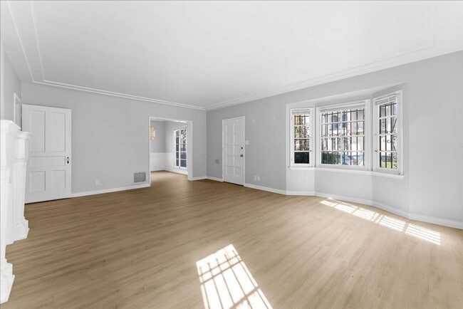 335 N Genesee Ave
