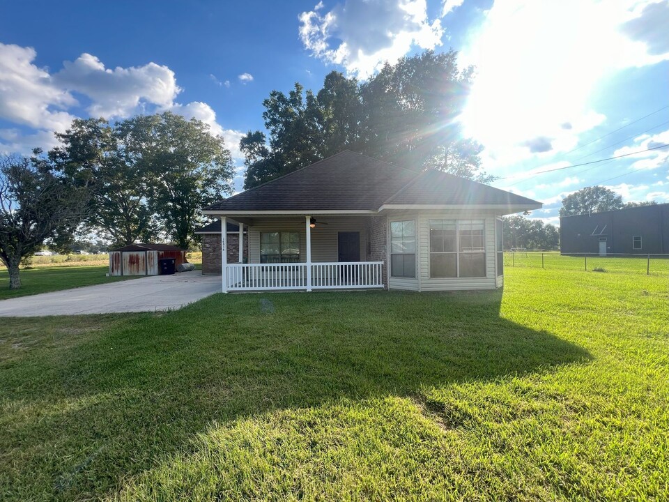 14814 Frenchtown Rd in Central, LA - Building Photo