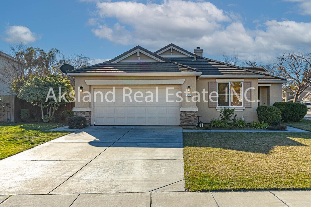 936 Heartland Dr in Manteca, CA - Foto de edificio
