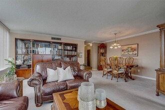 4235 Sherwoodtowne Blvd in Mississauga, ON - Building Photo - Building Photo
