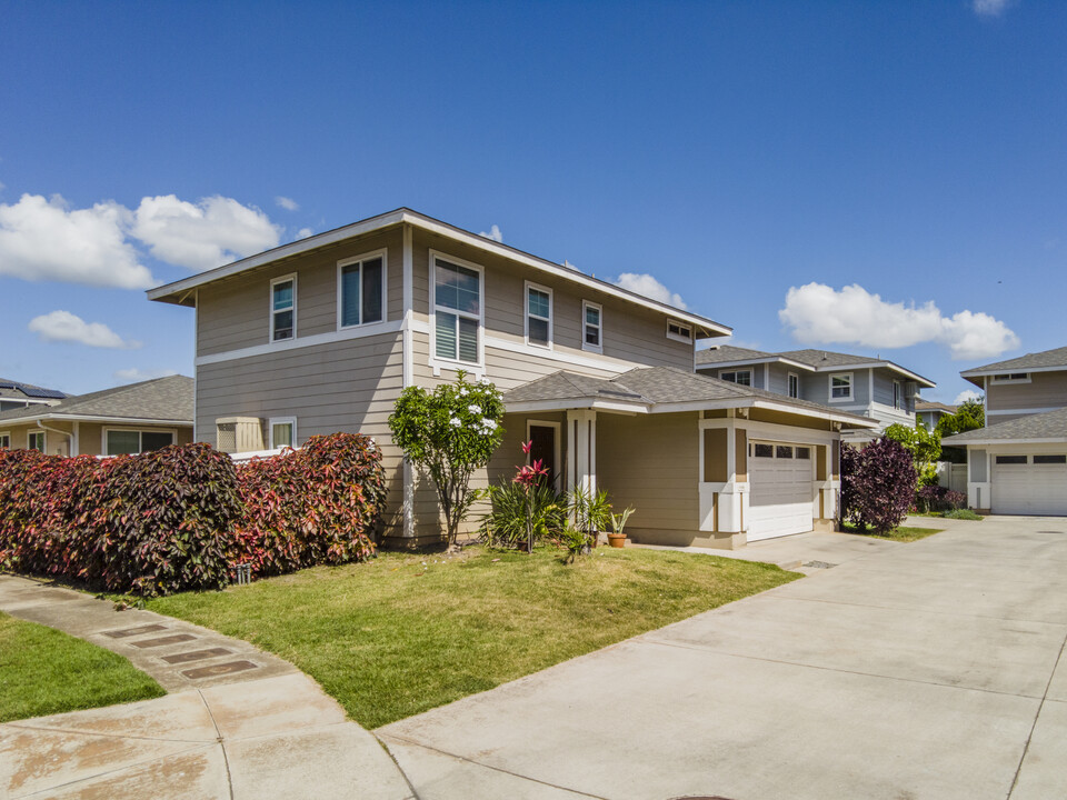 Makalii at Kapolei in Kapolei, HI - Building Photo