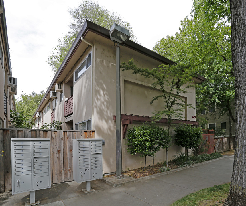 Lanai Apartments in Sacramento, CA - Building Photo