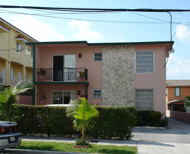 1250 SW 5th St in Miami, FL - Foto de edificio - Building Photo