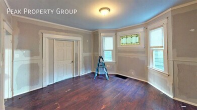 2317 Stratford Ave in Cincinnati, OH - Building Photo - Building Photo