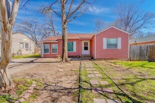600 NE 11th St in Grand Prairie, TX - Building Photo