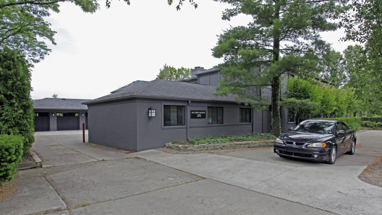 Baldwin Manor in Birmingham, MI - Building Photo