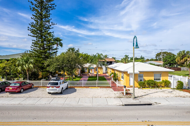 1001 S Federal Hwy in Lake Worth, FL - Building Photo - Building Photo