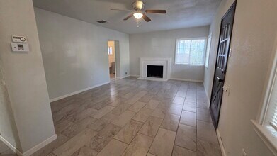 44655 Fig Ave, Unit Front Unit in Lancaster, CA - Foto de edificio - Building Photo