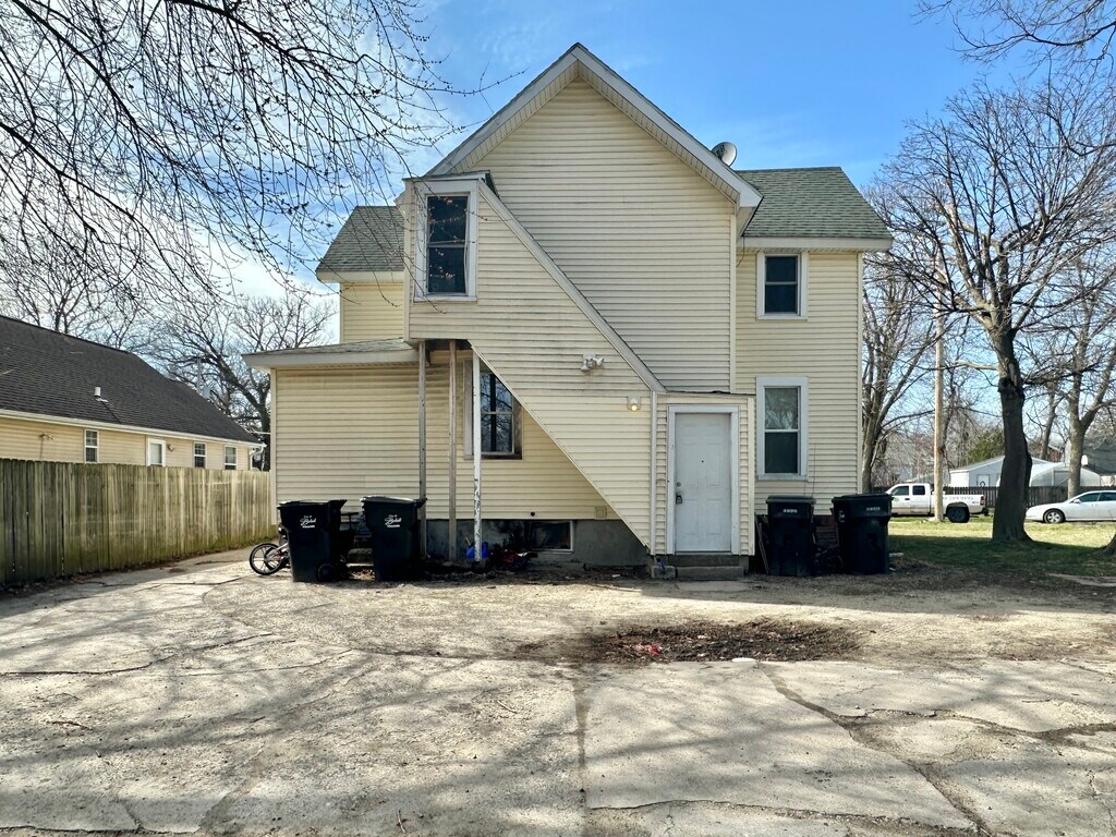 1029 Central Ave Rentals in Beloit, WI