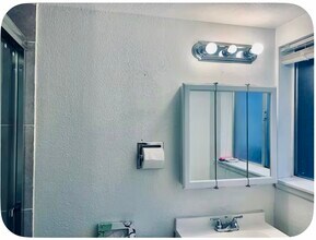 351 E Thomas Rd, Unit D203 in Phoenix, AZ - Building Photo - Building Photo