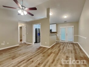 449 Sarah's Ln in Locust Grove, GA - Foto de edificio - Building Photo