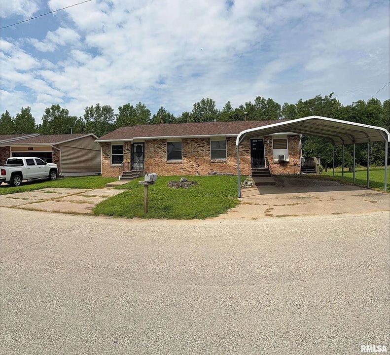 805-807-807 9th St in Colona, IL - Building Photo