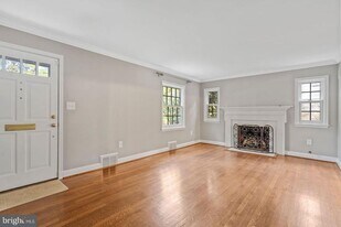 1616 N Harrison St in Arlington, VA - Building Photo
