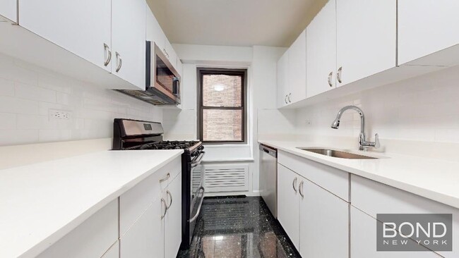 145 E 16th St in New York, NY - Building Photo - Building Photo