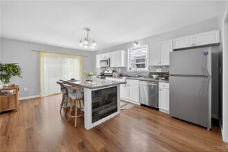 122 Frederick Dr in Liverpool, NY - Building Photo - Building Photo