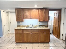 204 S Main St in Middletown, CT - Building Photo