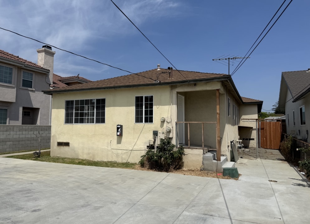 1617-1619 S Atlantic Blvd in Alhambra, CA - Building Photo