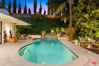 2328 San Ysidro Dr in Beverly Hills, CA - Building Photo - Building Photo