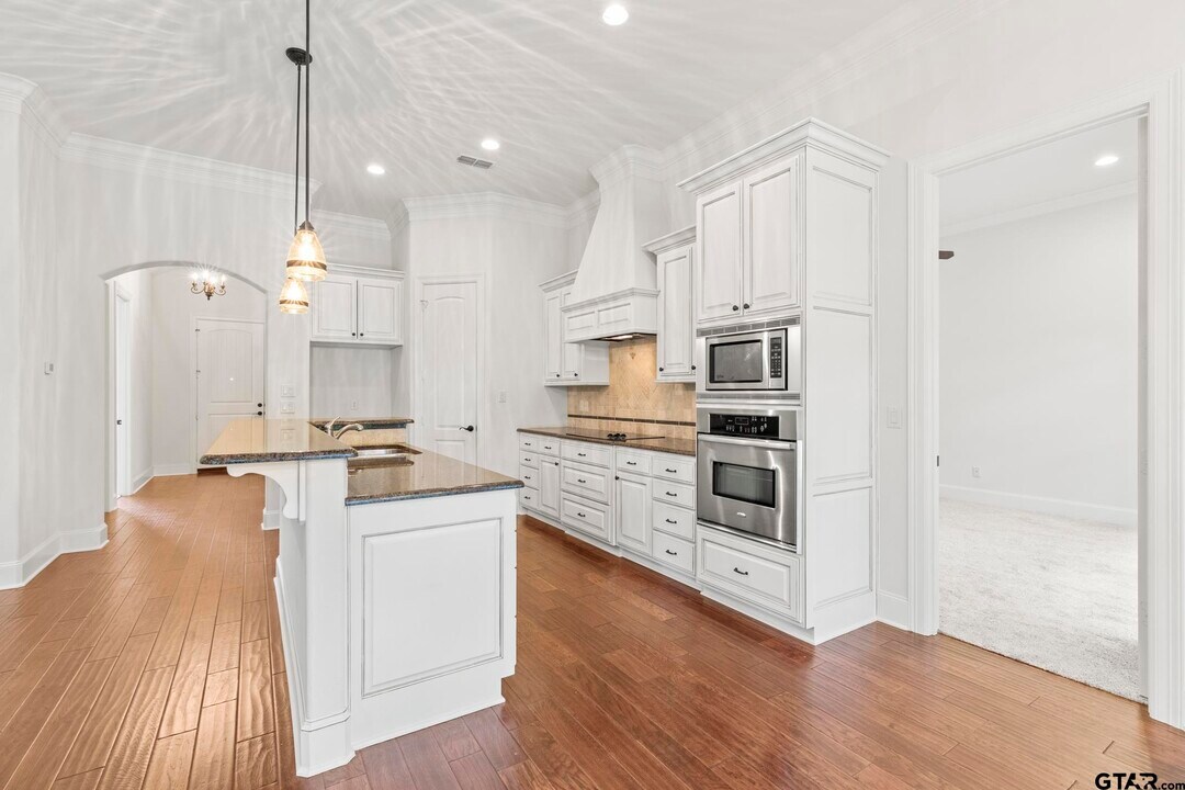 1857 Stonecrest Blvd in Tyler, TX - Building Photo