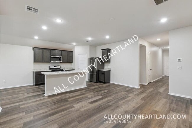 3425 Molly Dr in Yukon, OK - Building Photo - Building Photo