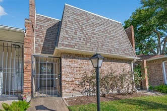 4426 Basswood Ln in Bellaire, TX - Building Photo - Building Photo