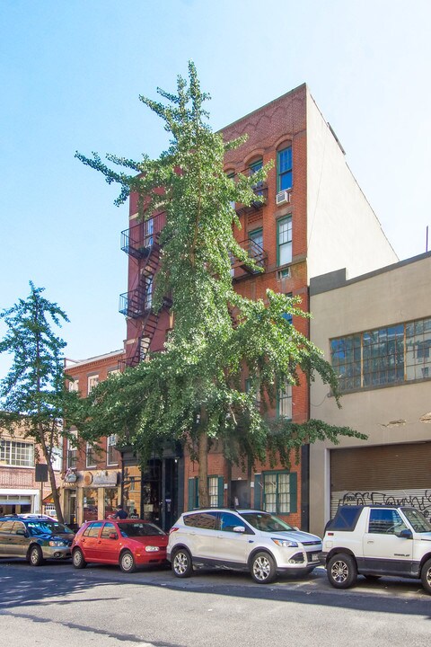 763 Washington St in New York, NY - Building Photo
