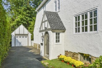 23 Lyons Pl in Larchmont, NY - Building Photo - Building Photo