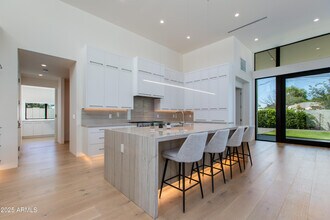 4002 E Avalon Dr in Phoenix, AZ - Building Photo - Building Photo