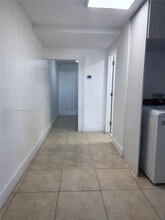 16700 NW 72nd Ct in Hialeah, FL - Building Photo - Building Photo