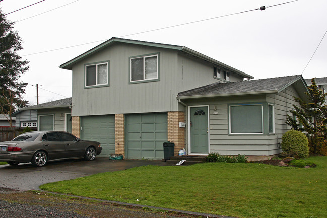 5133 SE Tolman St in Portland, OR - Foto de edificio - Building Photo