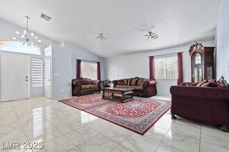 2419 Country Orchard St in North Las Vegas, NV - Foto de edificio - Building Photo