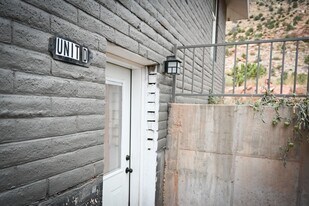 780 N Lauritzen St in Hildale, UT - Building Photo