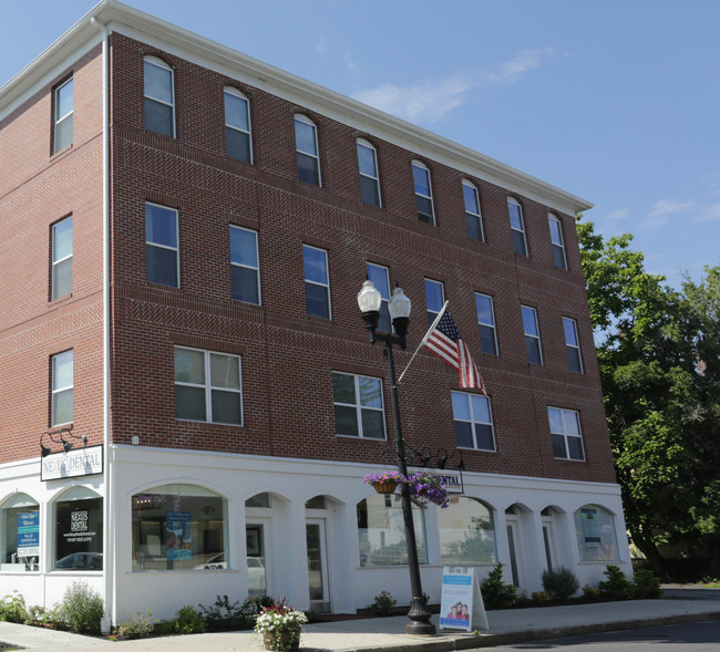 16 Main St in Maynard, MA - Building Photo - Primary Photo