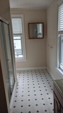 35 Division St, Unit 2 in Danbury, CT - Foto de edificio - Building Photo