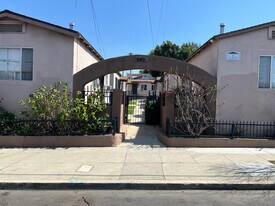 640 San Benito St in Los Angeles, CA - Building Photo