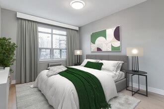 Roselawn Manor in Toronto, ON - Building Photo - Building Photo