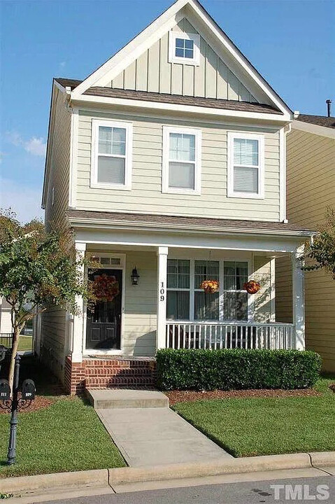 109 Windy Creek Ln in Apex, NC - Building Photo