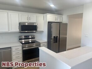 6529 Deane Hill Dr in Knoxville, TN - Building Photo - Building Photo