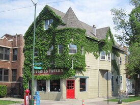 1300 W Addison St, Unit Apt 2 in Chicago, IL - Building Photo