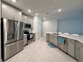 5692 Stephens Rd in St. Cloud, FL - Foto de edificio - Building Photo