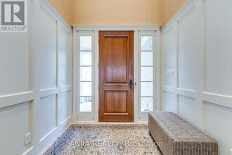 376 Lakeshore Rd W in Oakville, ON - Building Photo - Building Photo