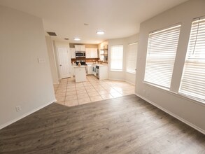 7219 Burns Crossing in San Antonio, TX - Building Photo - Building Photo