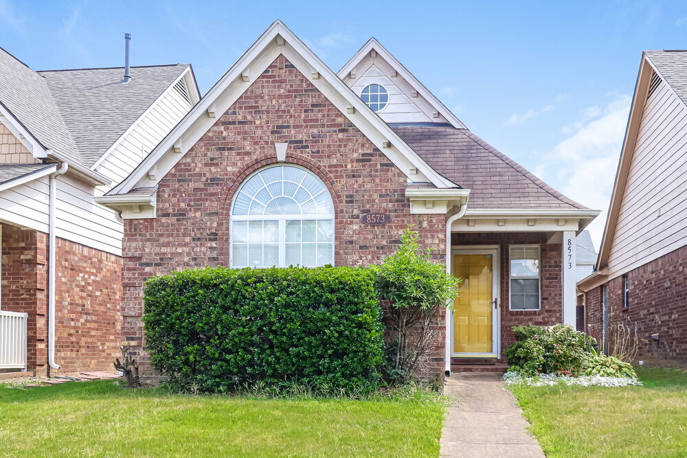 8573 Griffin Park Dr in Memphis, TN - Building Photo